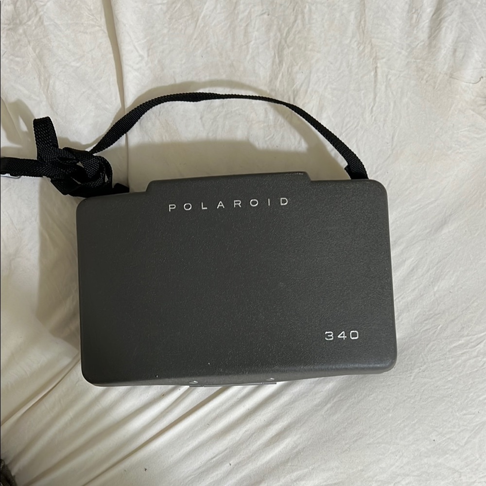 Polaroid Automatic 340 Land Camera - Black and Silver - Picture 7 of 7
